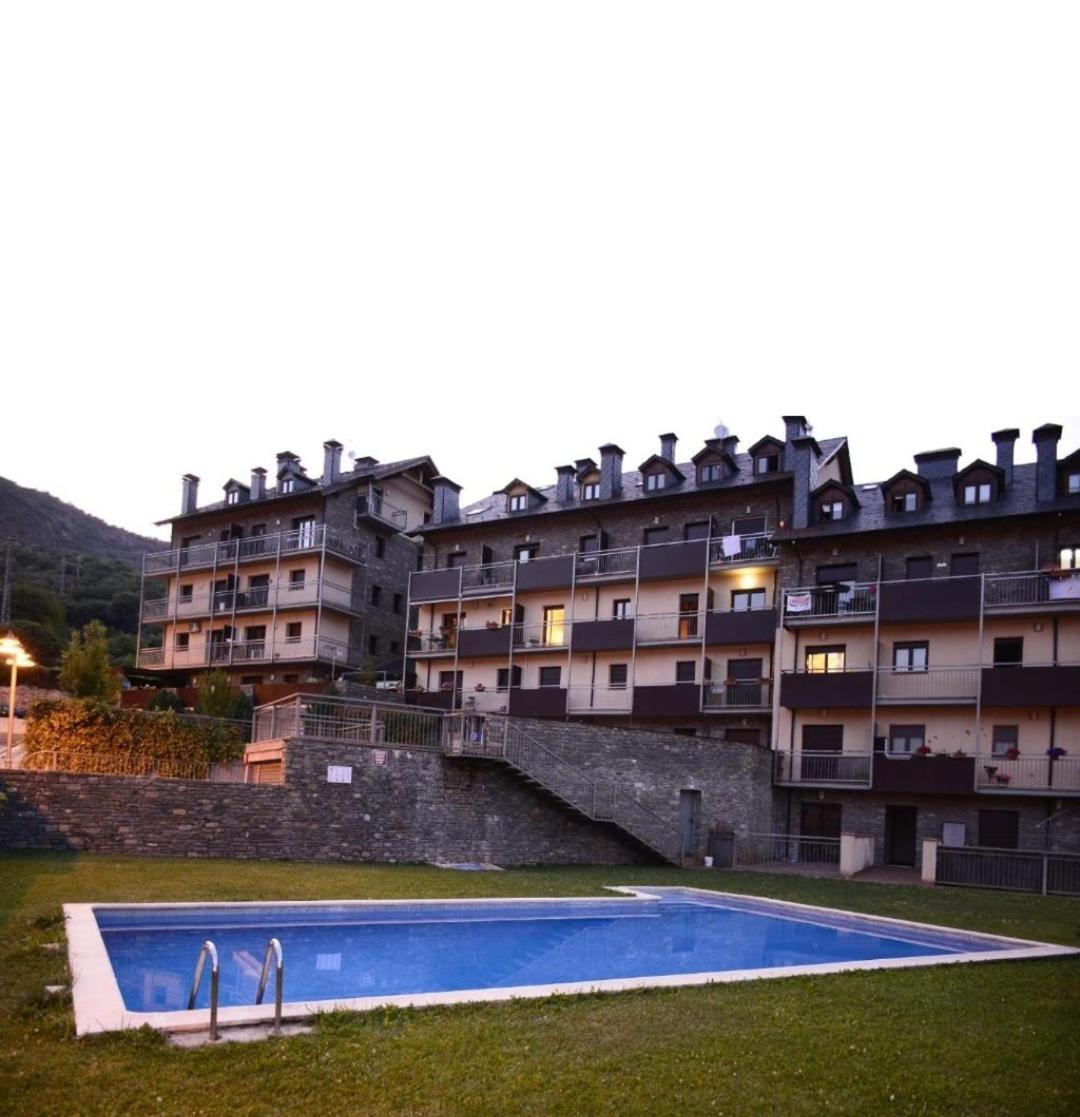Apartaments Sort Pirineus Екстериор снимка